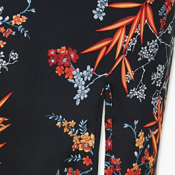 Forever 21 Floral summer dress with slit - Picture 3 of 9